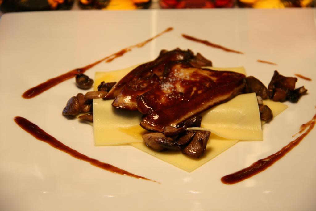 Logis Au Canard Gourmand Samatan Exterior photo